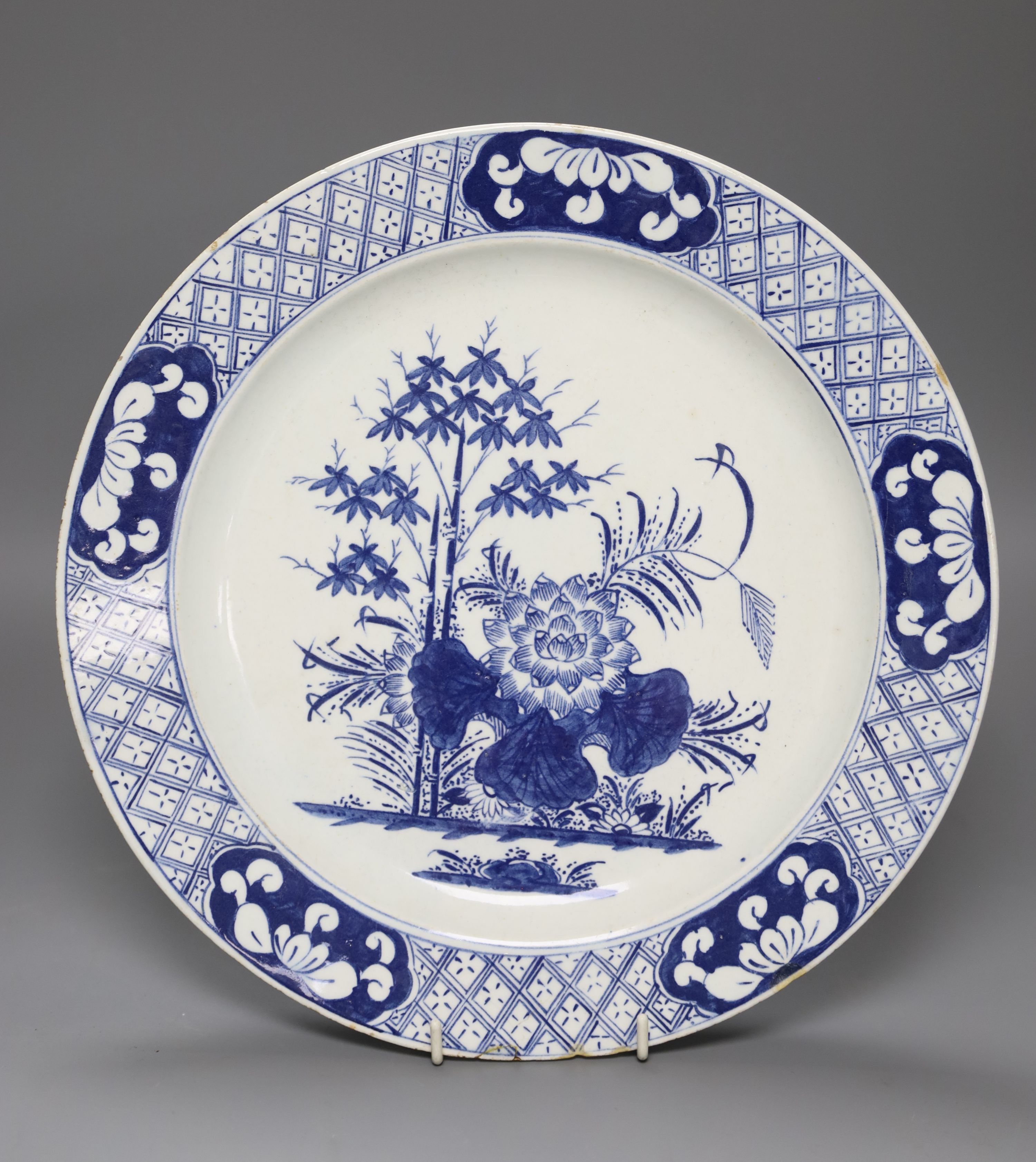 An 18th century Bow blue and white charger, diameter 32cm